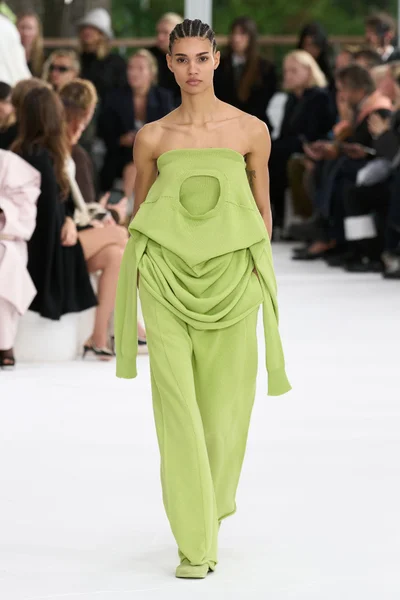 Look 28